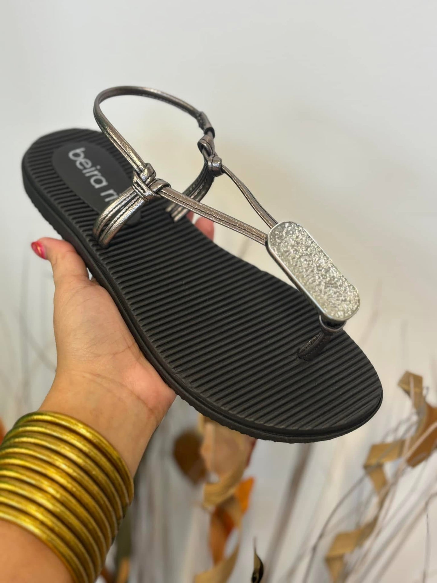 Black Petwer Sandals Beira Río